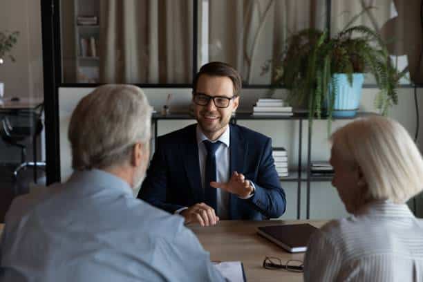 Un conseiller en gestion de patrimoine investissement placement